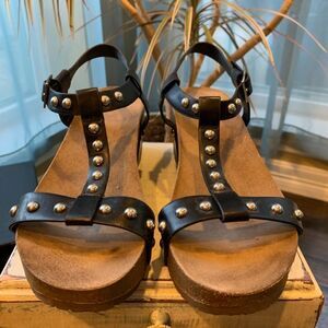 Bata Black and Silver Accent Sandal. Size 6.5